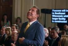 Las Vegas casino magnate Steve Wynn denies abusing employees