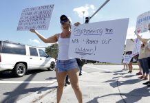 US: School shooting survivors demand stricter gun laws