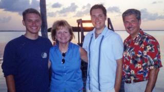 99962432_family_976.jpg