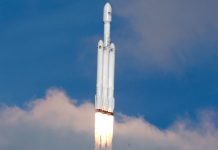 SpaceX successfully tests Falcon Heavy rocket