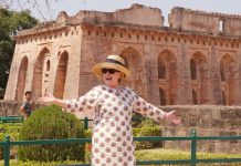 Hillary Clinton’s India trip begins with double slip on palace stairs