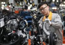 Trump threatens further $100bn in tariffs against China