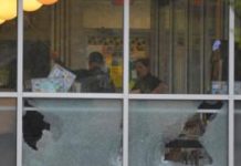 Naked gunman kills four in Nashville Waffle House