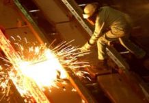 Trump delays decision on steel and aluminium tariffs