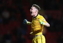 Manchester United goalkeeper Dean Henderson commits future to Red Devils after Shrewsbury loan