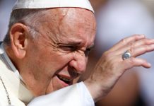 Pope Francis criticizes separating families at Mexican border