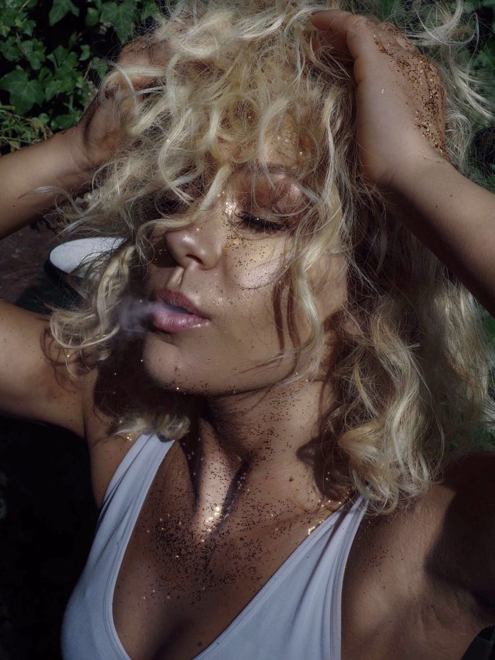 Jodie Clayton R&B singer-songwriter releases 1st single 'MEDITATE' from her upcoming EP releasing early 2019.