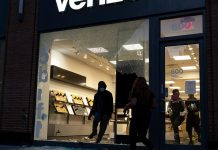 Looters strike luxury shops around NYC before curfew sets in. USA June 1st 2020